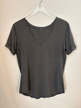 Lululemon Love Tee in Hyper Stripe Deep Camo Black Size 8